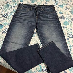 Men’s brand new without tags never worn American Eagle athletic fit jeans.